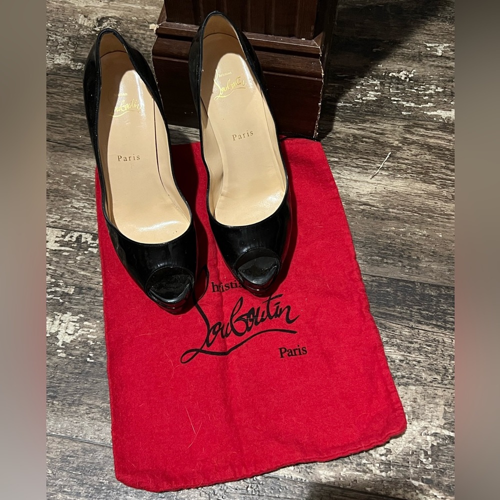 Authentic Christian Louboutin black peep toe. EU 38 1/2. Fits US size 8